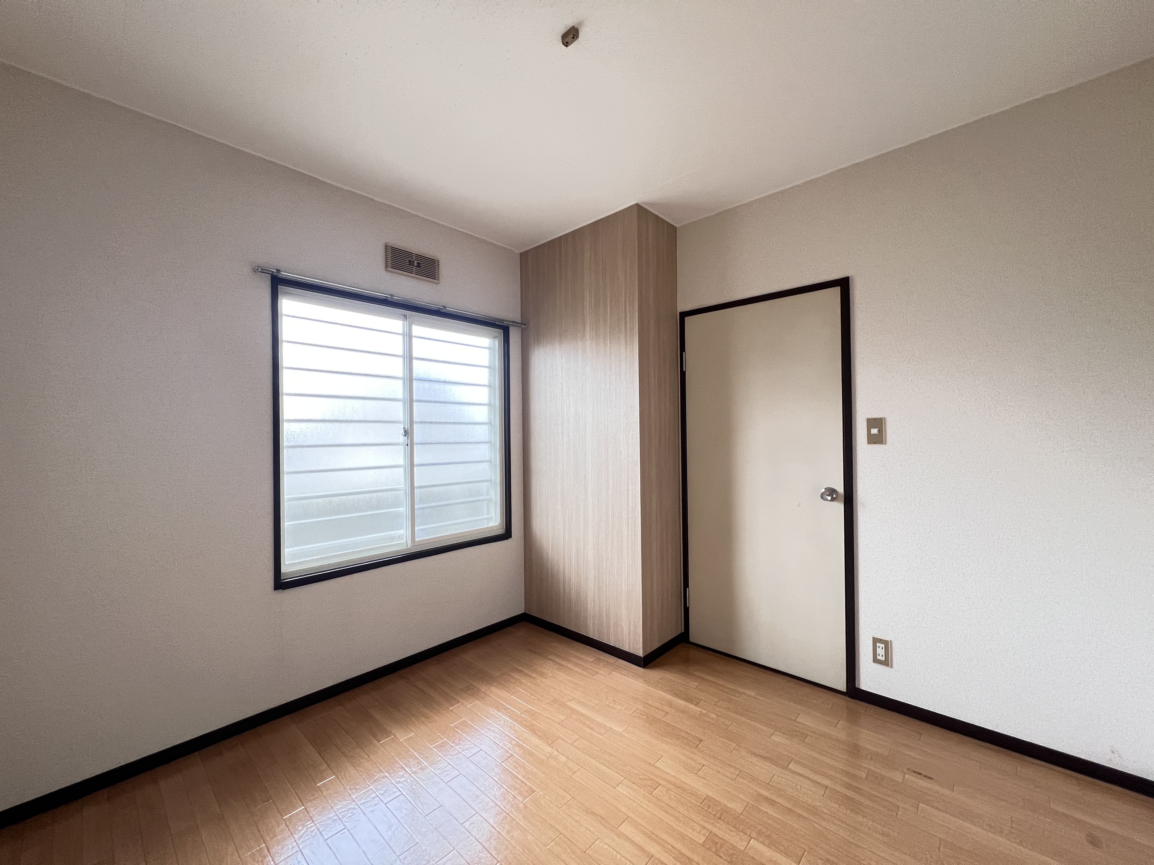 藤ハイツ202号室の画像