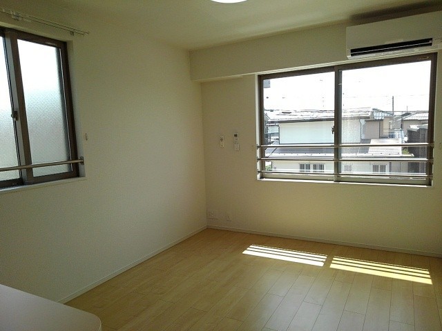 ケルンヒルズO＆M201号室の画像