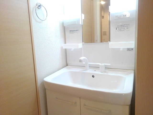 アドラブール・ピア102号室の画像